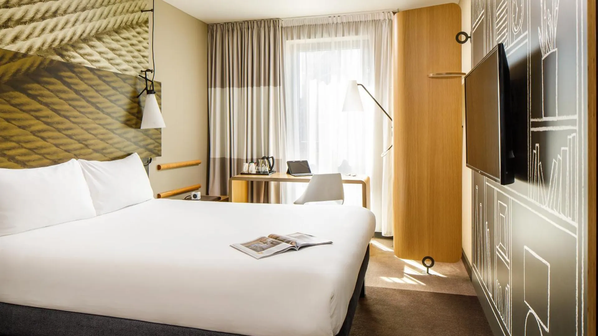 Ibis London Canning Town Hotel