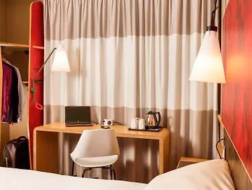 Ibis London Canning Town 3*,